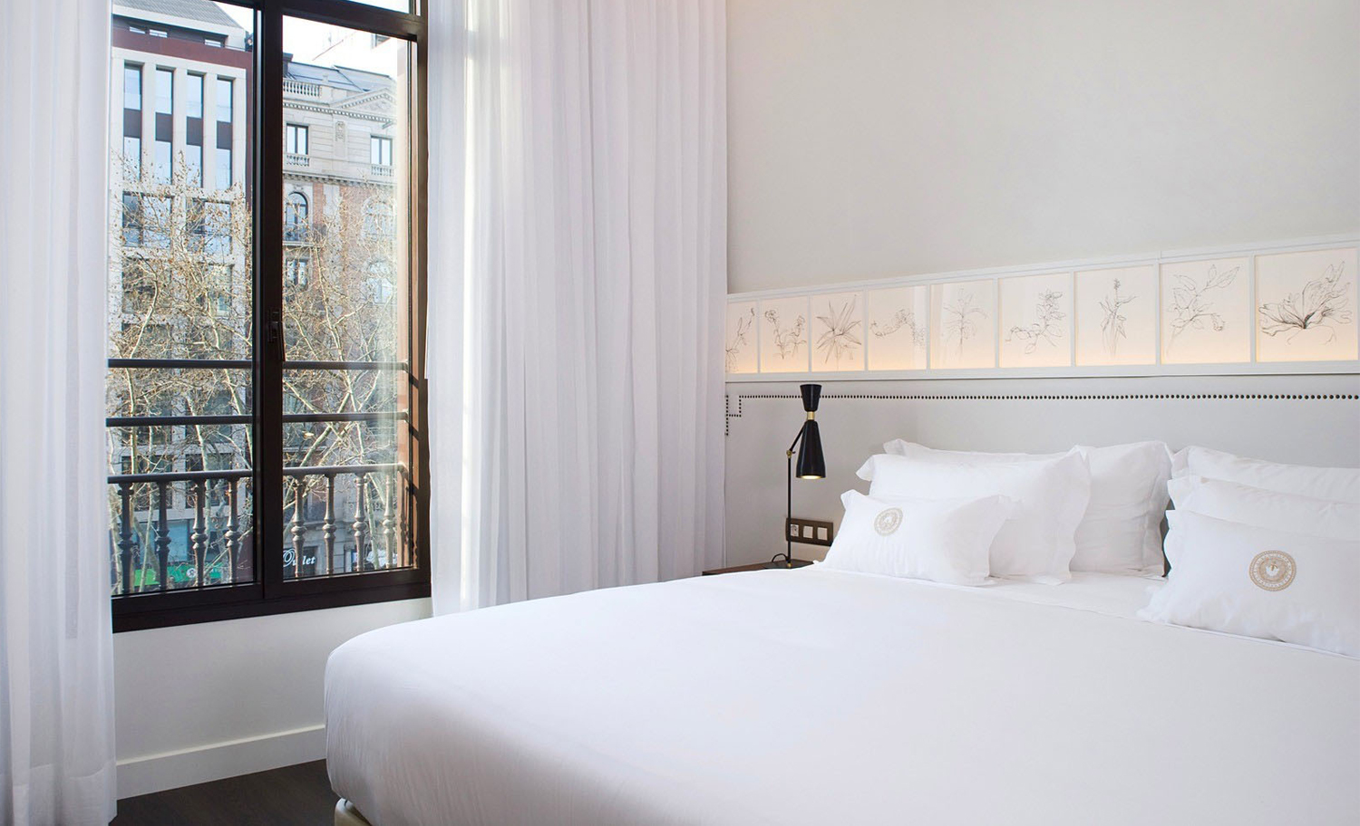 1500x912 KCS cottonhouse photo bedding CottonHouse Hotel Room Interior